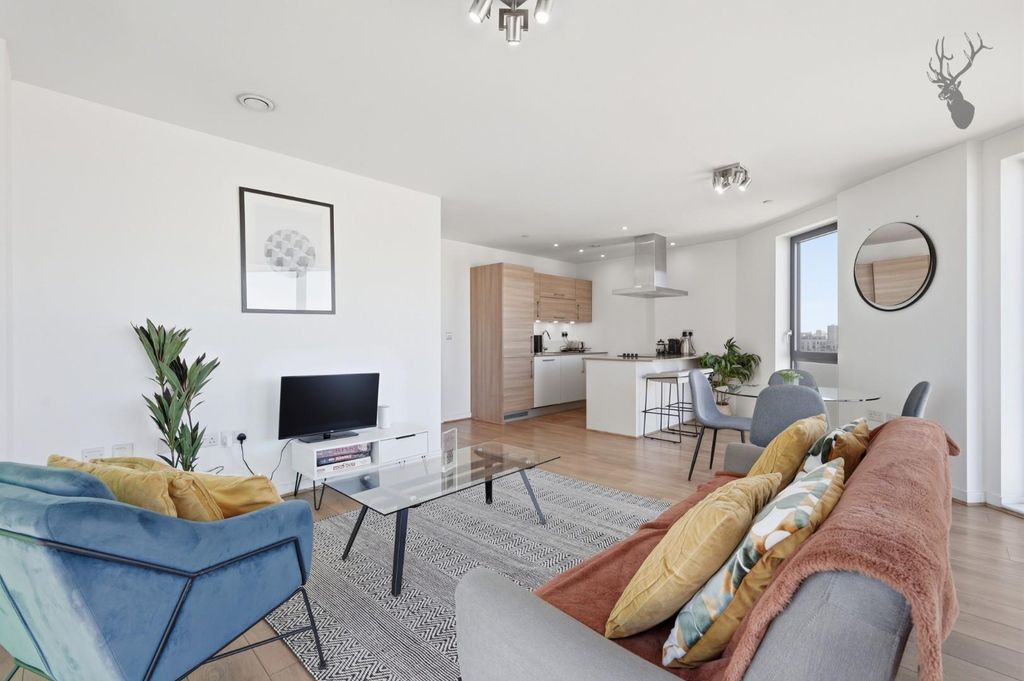 Property photo 3 of 21