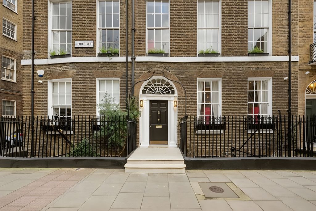 Property photo 2 of 12