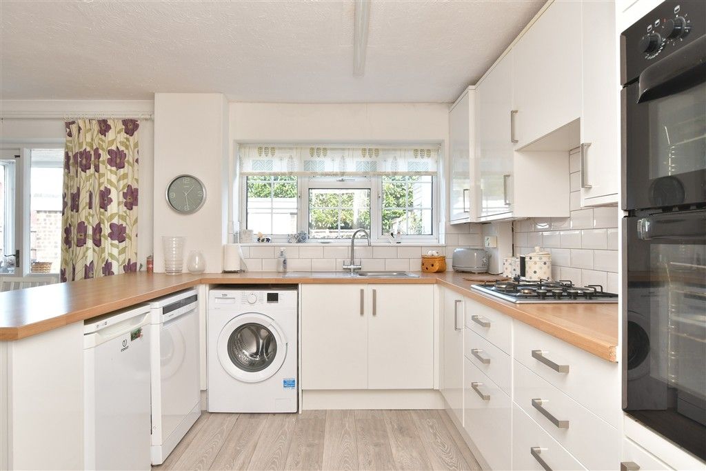 Property photo 3 of 10 Kitchen/Dining Area