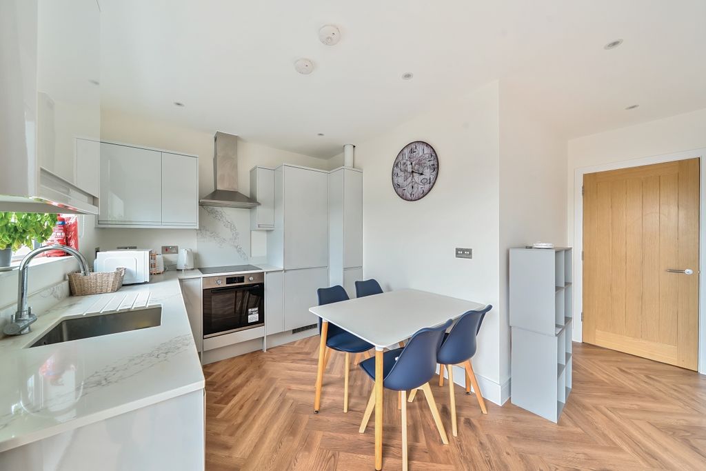 Property photo 1 of 10 1332241-8-6889ee0...