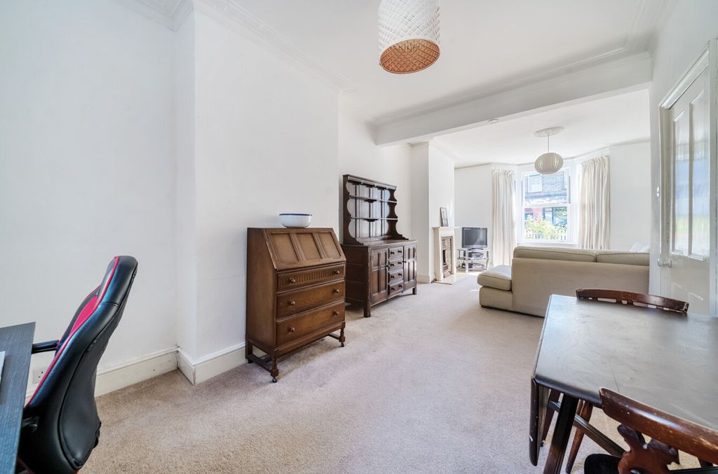 Property photo 2 of 16 1323811-2-686F85d...