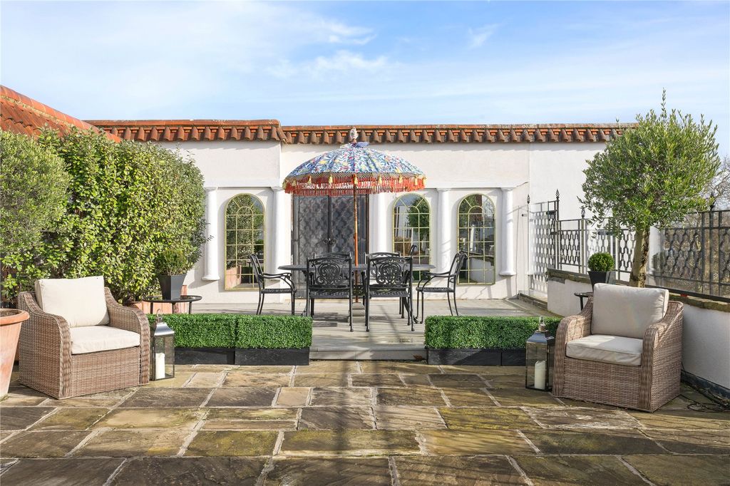 Property photo 2 of 20 Roof Terrace