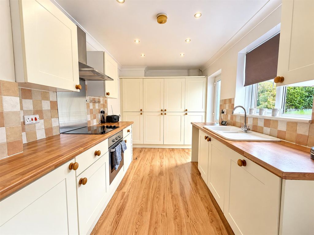 Property photo 2 of 23 Kitchen Diner