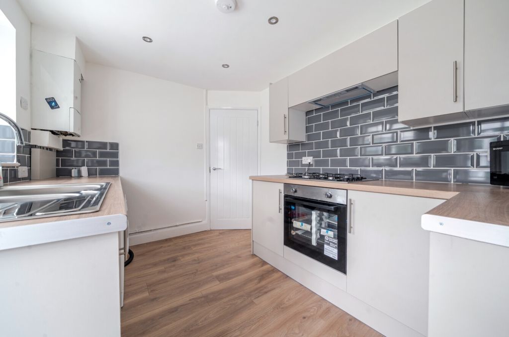Property photo 2 of 21 1323949-8-68800Be45913B