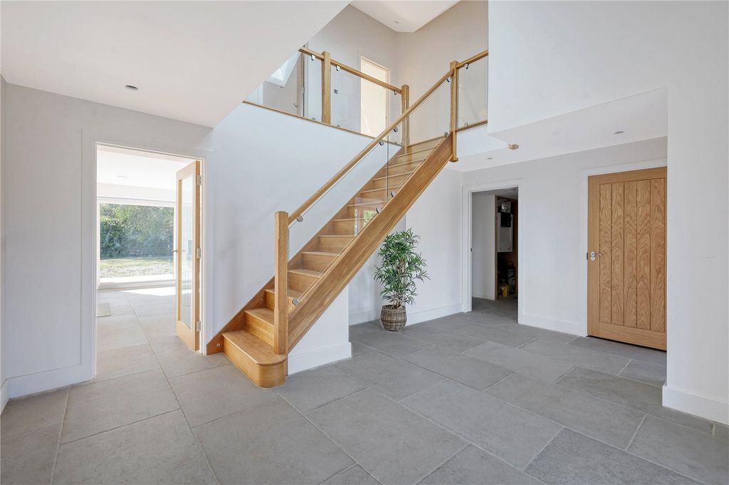 Property photo 3 of 20 Entrance