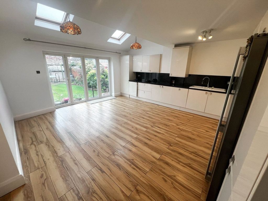 Property photo 3 of 17 Picture No. 12