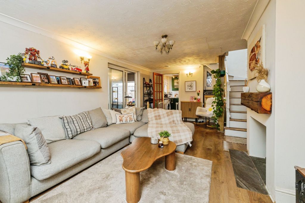 Property photo 3 of 15