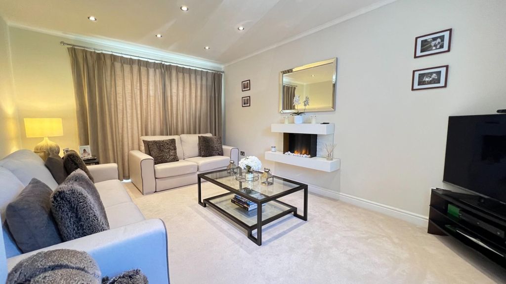 Property photo 3 of 15 3405626