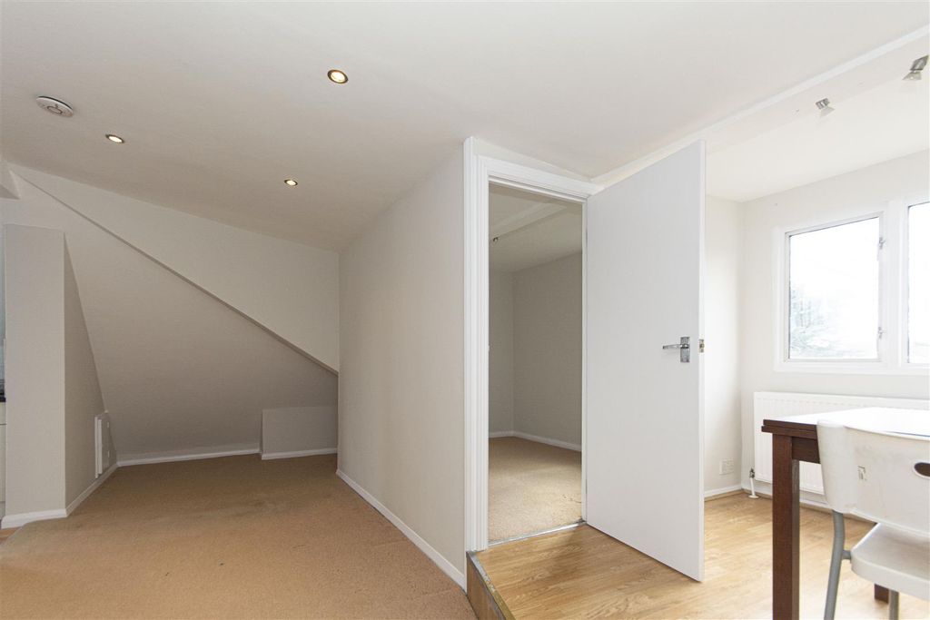 Property photo 3 of 7 92d H (1).Jpg
