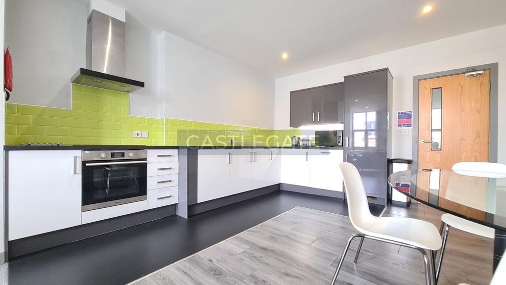 Property photo 1 of 19 Room 38, 39, 40 The Works At Standard House Communal Kitchen (9)