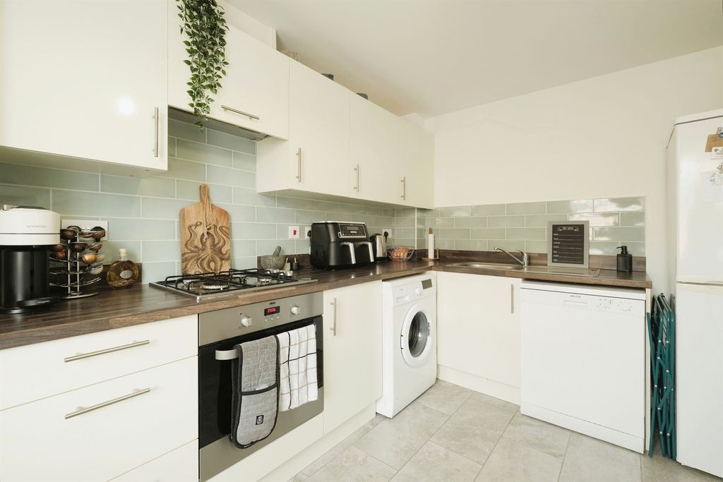 Property photo 2 of 11 Image