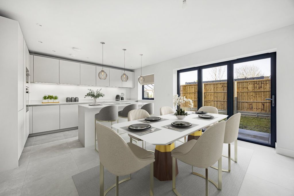Property photo 3 of 9 Kitchen/Dining