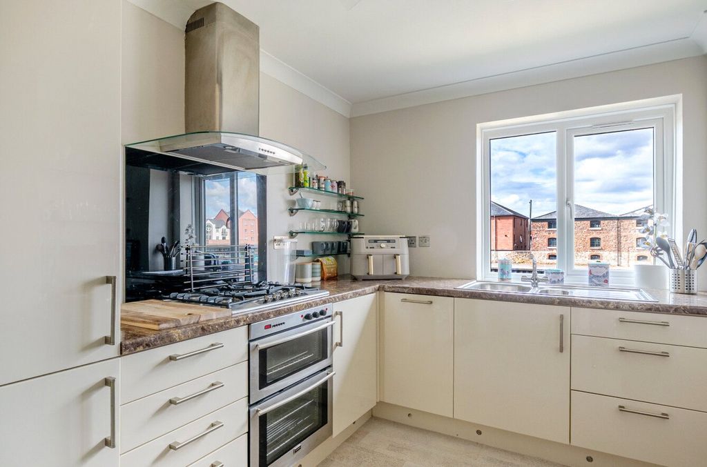 Property photo 2 of 10 Kitchen