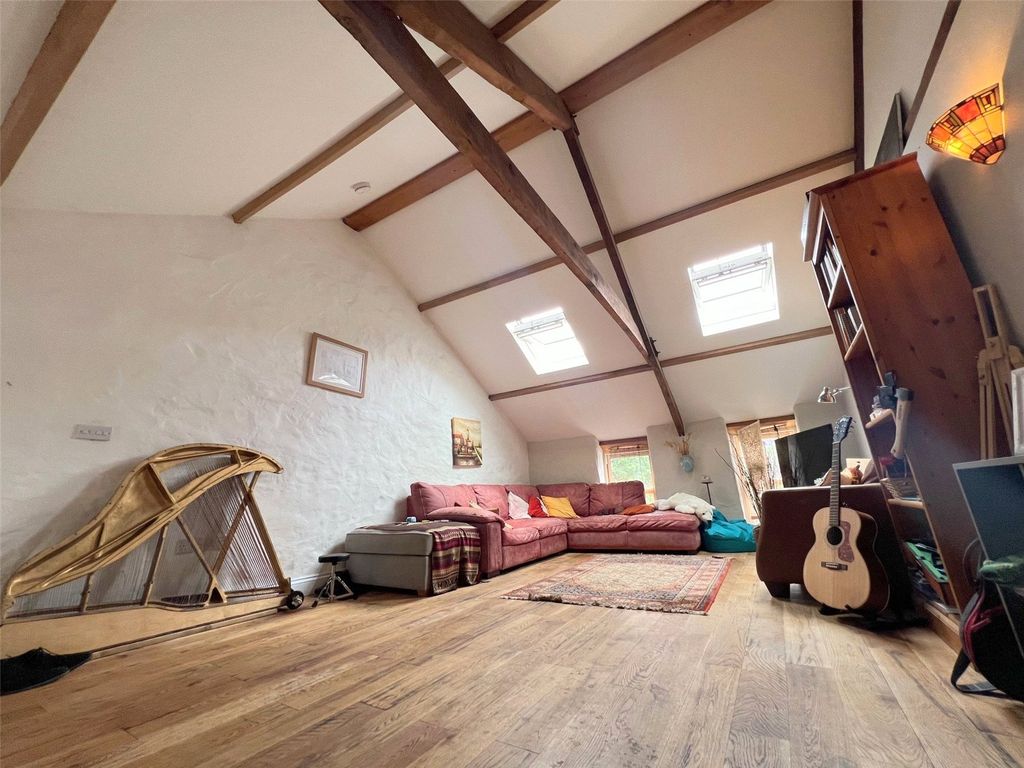 Property photo 2 of 18 Picture No. 33