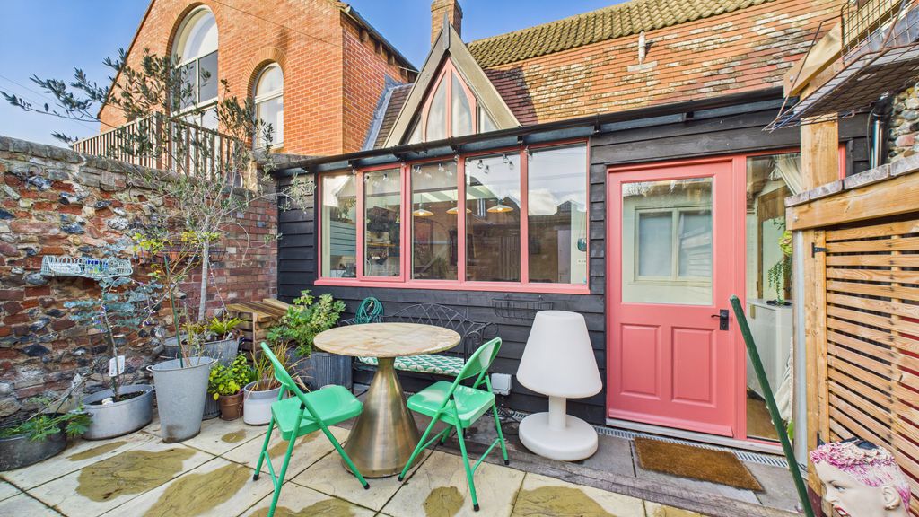 Property photo 1 of 9