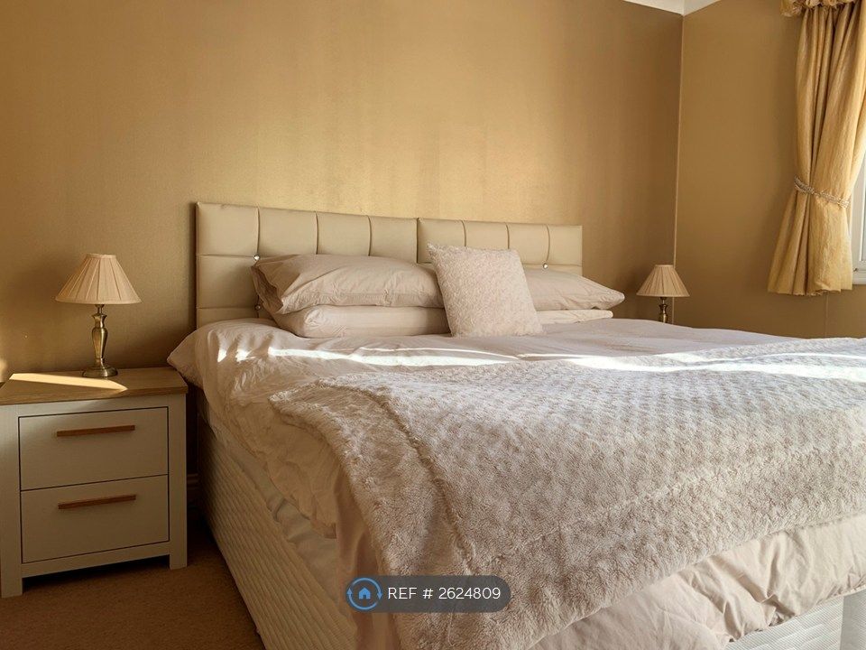 Property photo 2 of 15 Bedroom