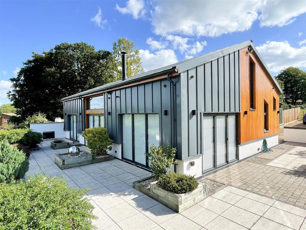 Property photo 1 of 37 Ext 18.Jpg