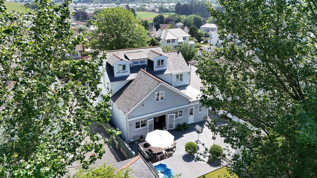 Property photo 1 of 41