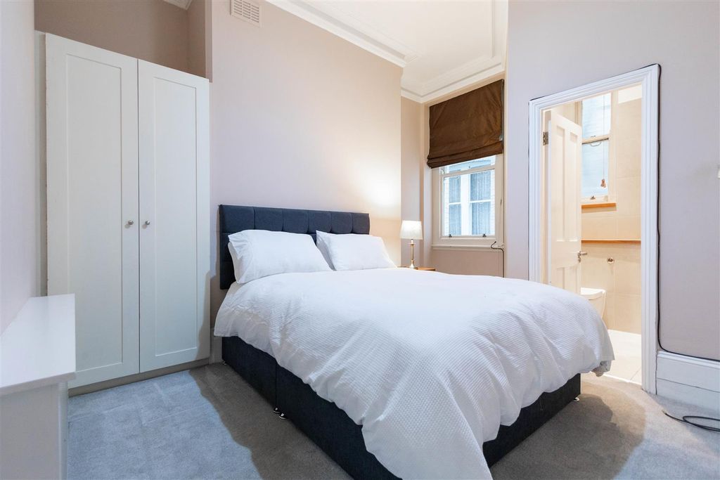 Property photo 3 of 10 Bed 1-2.Jpg