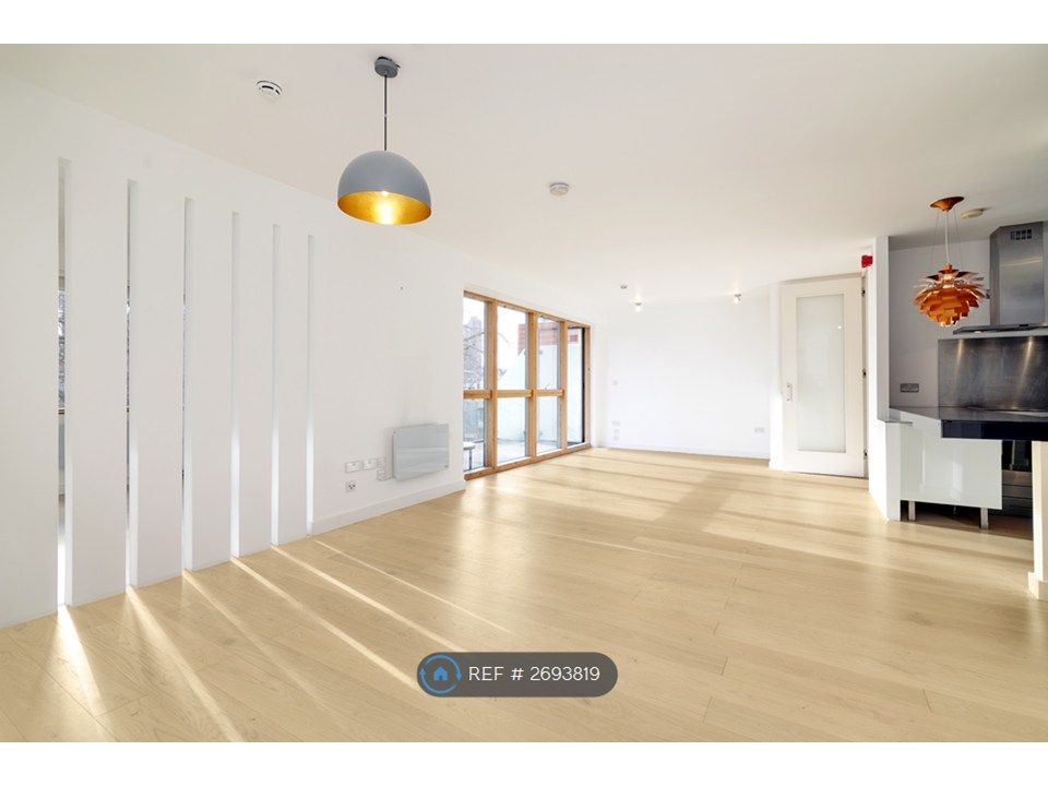 Property photo 3 of 14 South Facing Flooded With Day Light