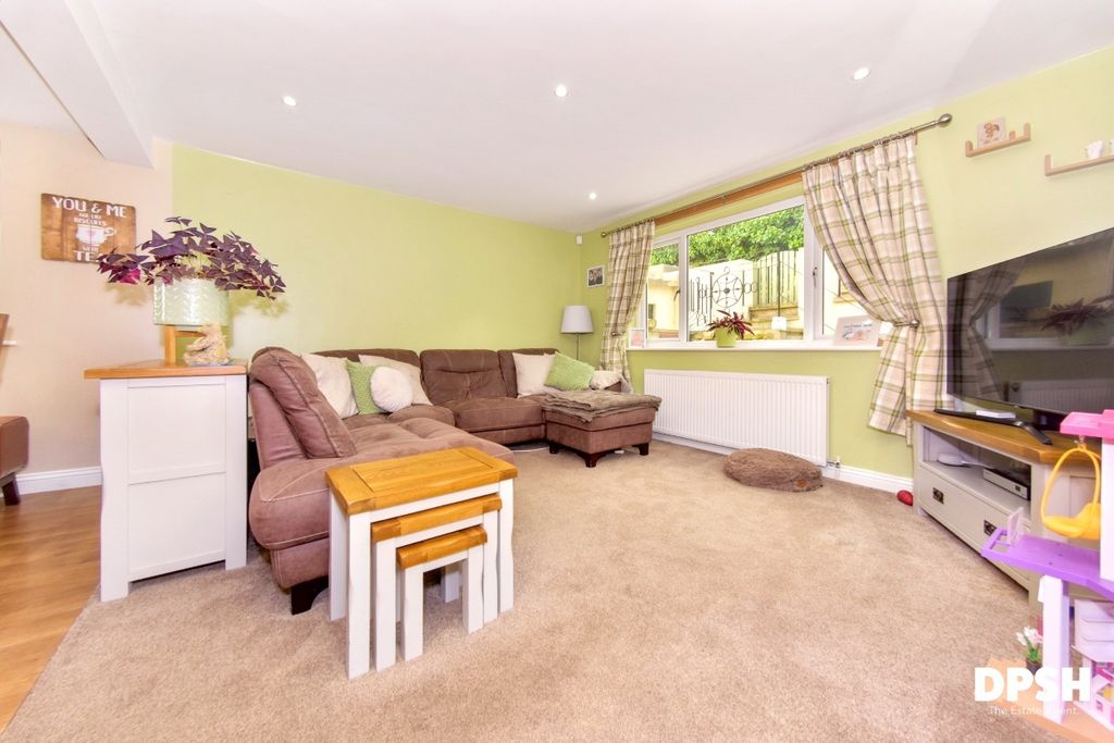 Property photo 3 of 27