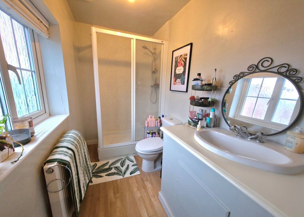 Property photo 3 of 18 En-Suite