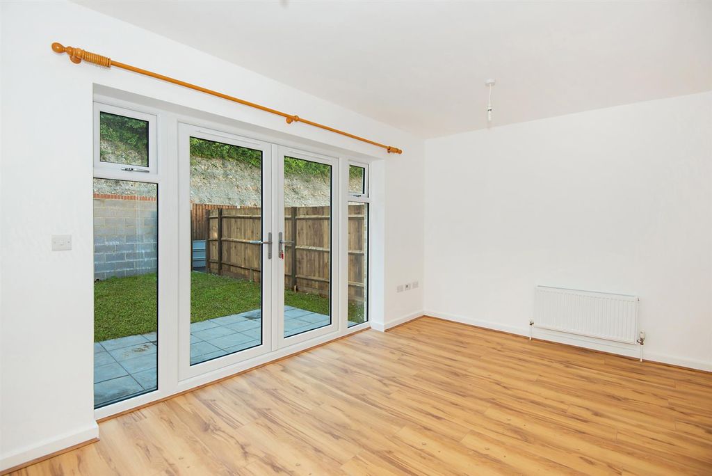 Property photo 2 of 9 Picture 2