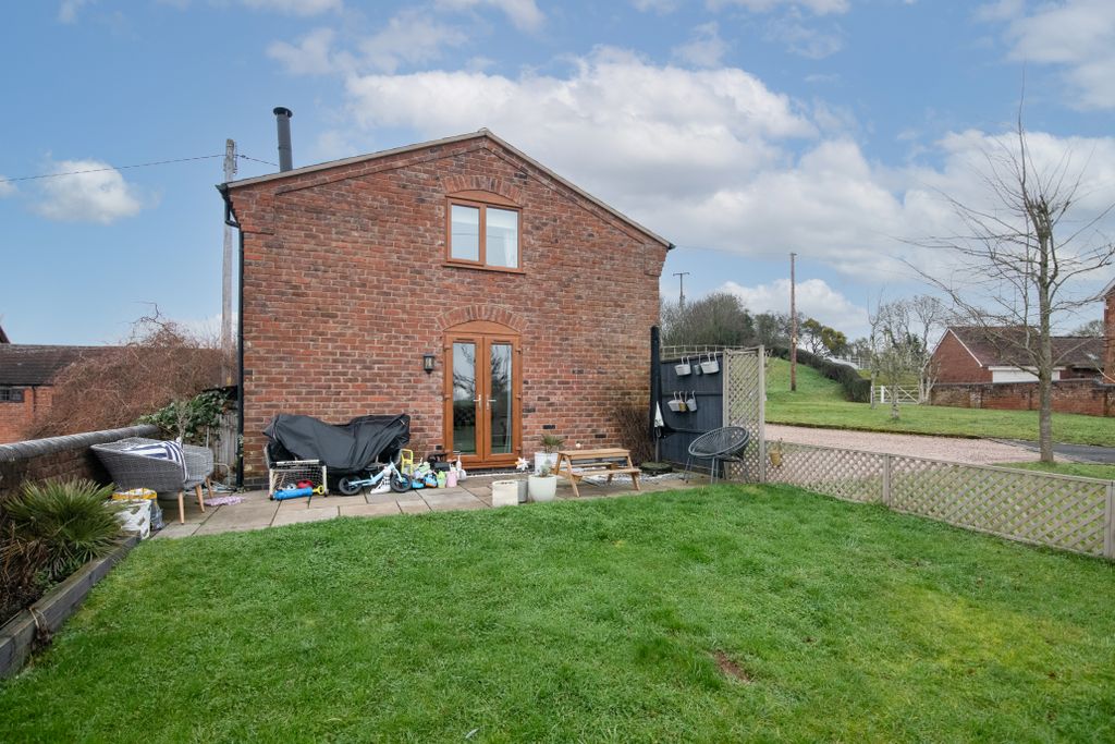 Property photo 2 of 25