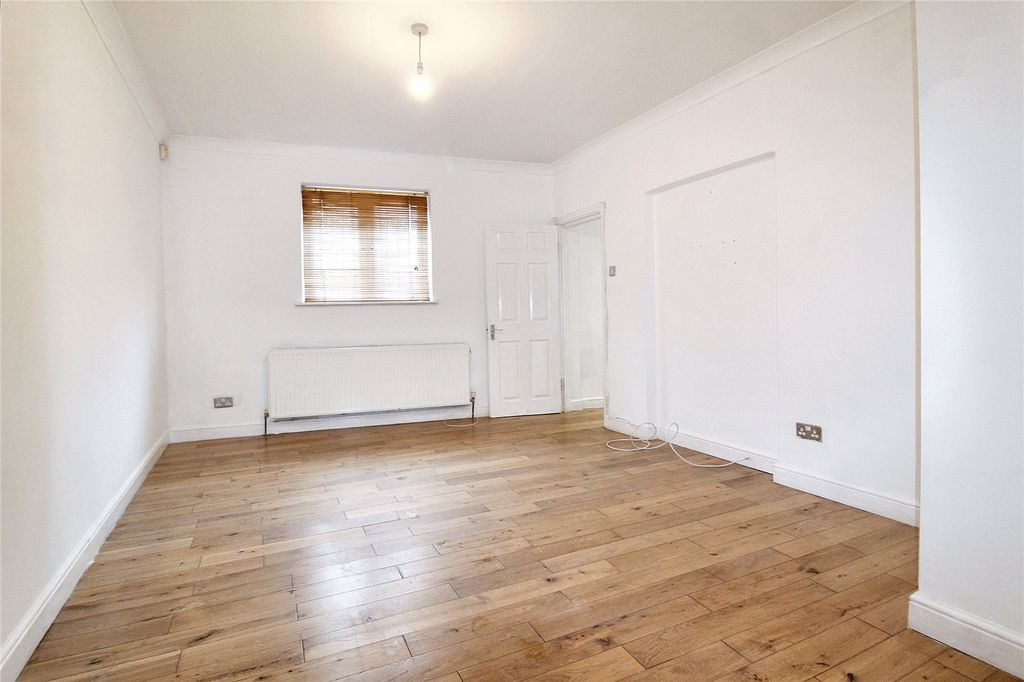 Property photo 2 of 12 Picture No. 27