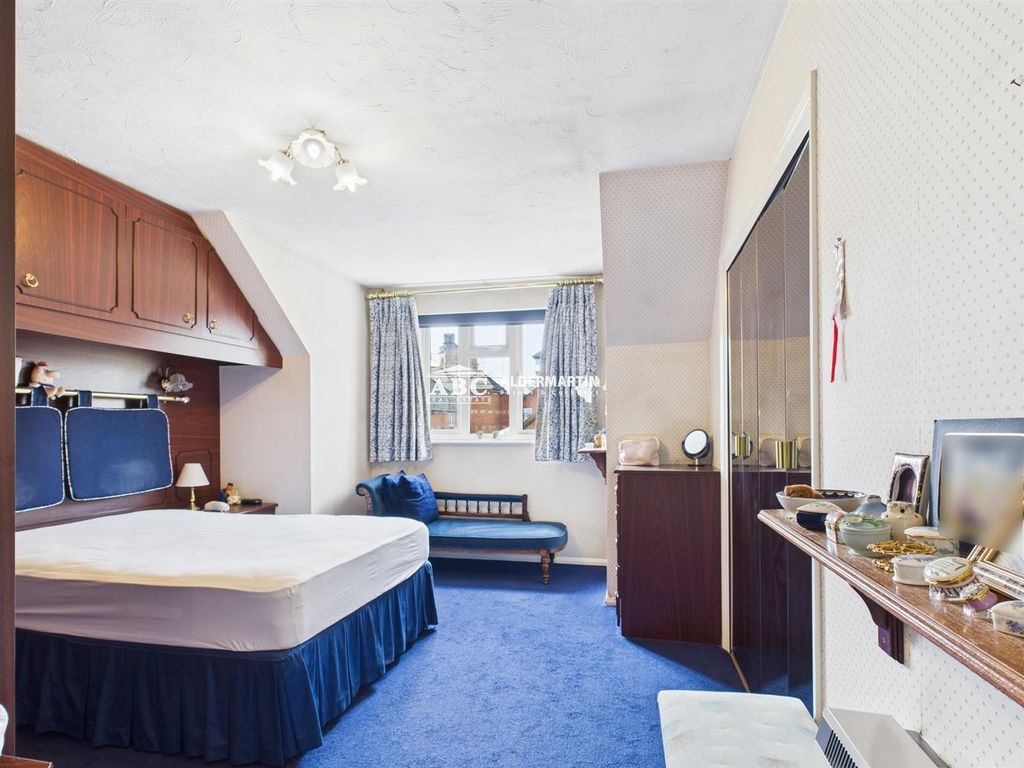 Property photo 3 of 16 Cam05227G0-Pr0011-Still011.Jpg