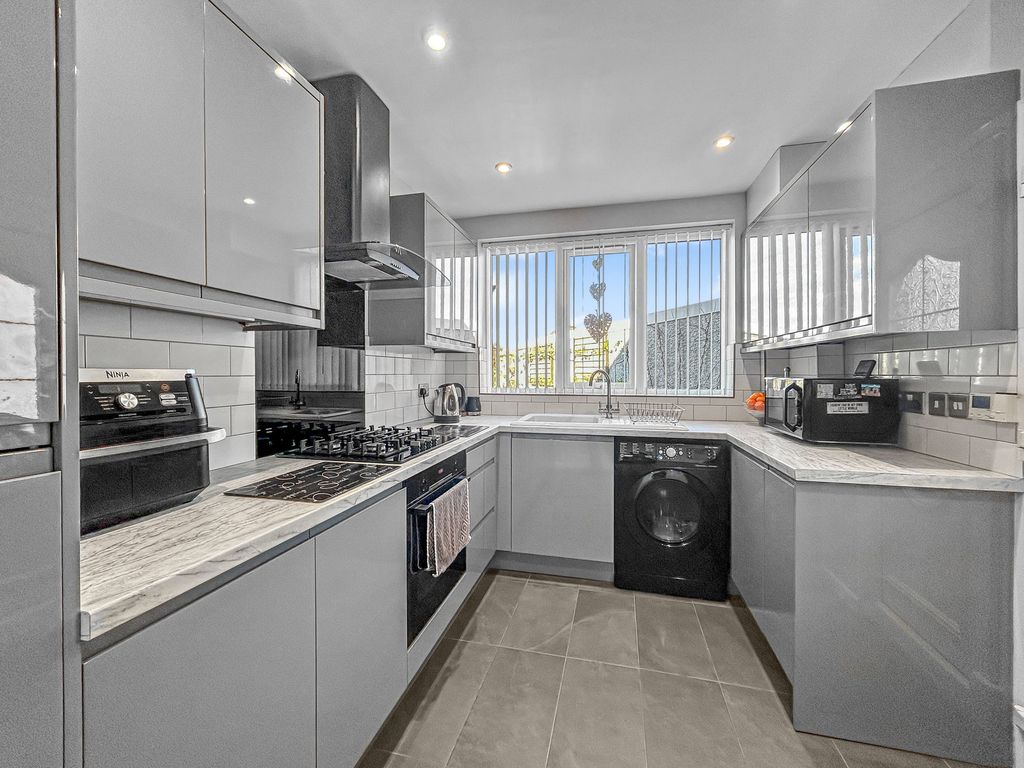 Property photo 2 of 27