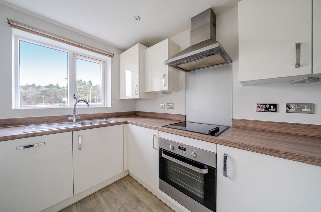 Property photo 2 of 16 1405350-15-698B0A...