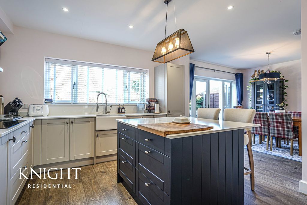 Property photo 3 of 36