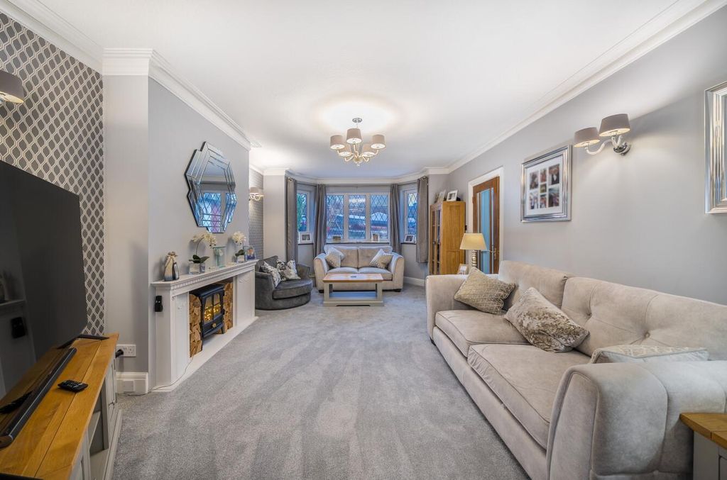 Property photo 2 of 20 Living Room