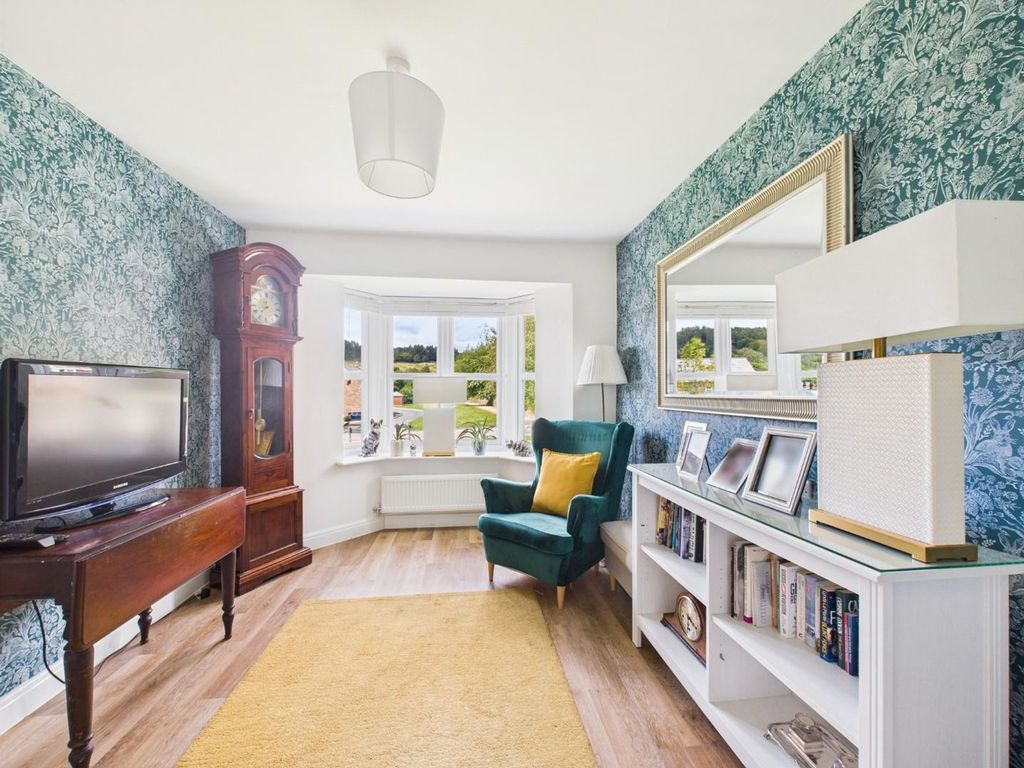 Property photo 3 of 31 Dining Room