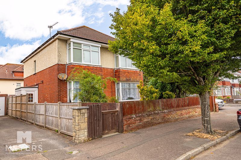 Property photo 1 of 19 Photo 9