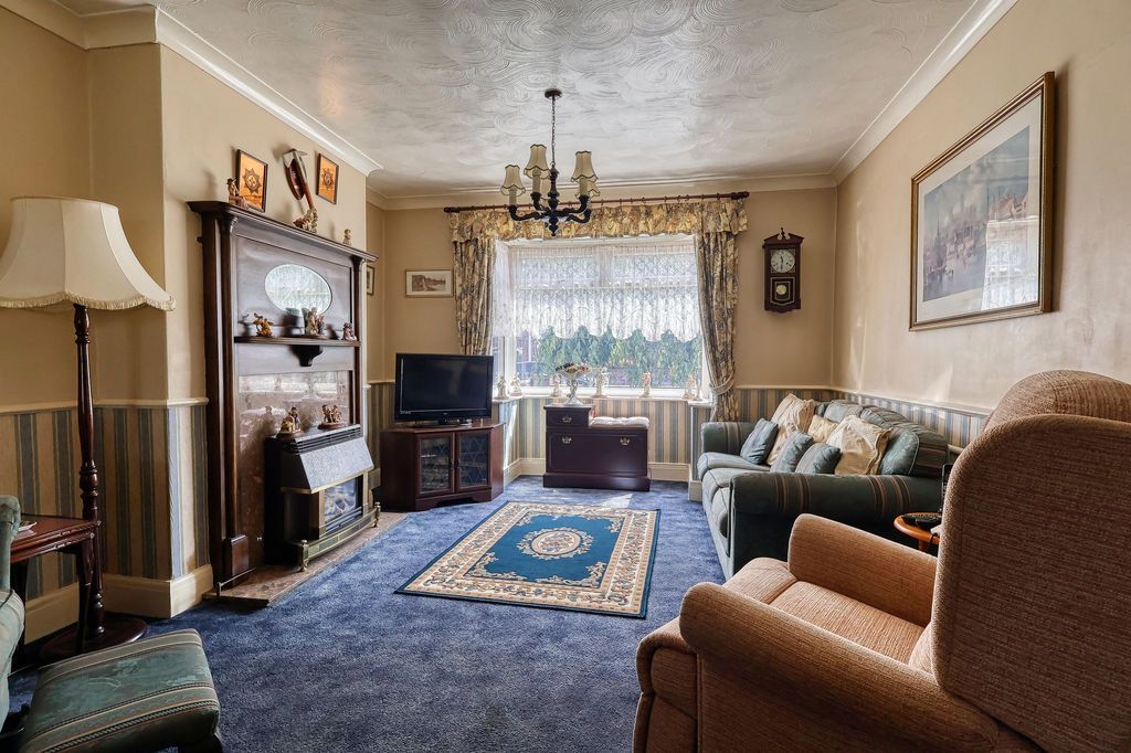 Property photo 2 of 17 Lounge