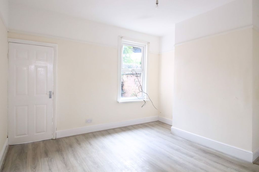 Property photo 3 of 11 Dining Room