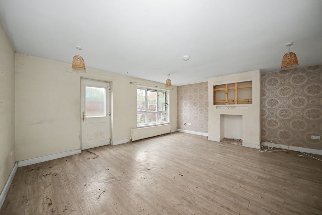 Property photo 2 of 19 57 Buckshaw Hall Close, Astley Village, Chorley, Lancashire, Pr7 1Sx