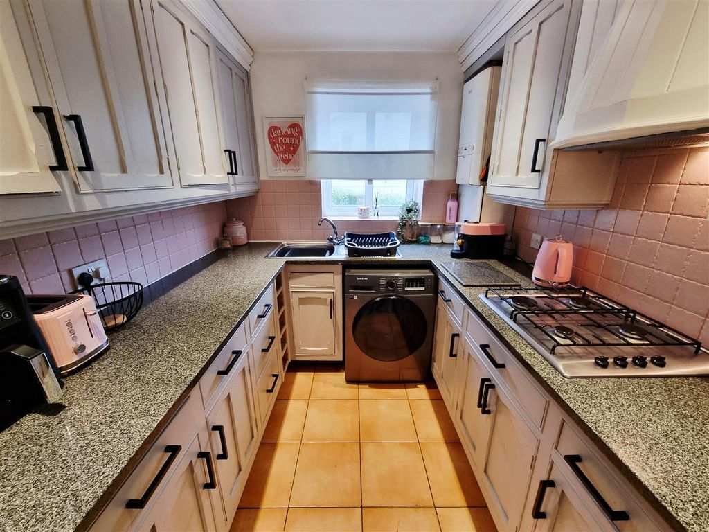 Additional image 5 of 2 bed flat for saleWestern Road, Launceston PL15