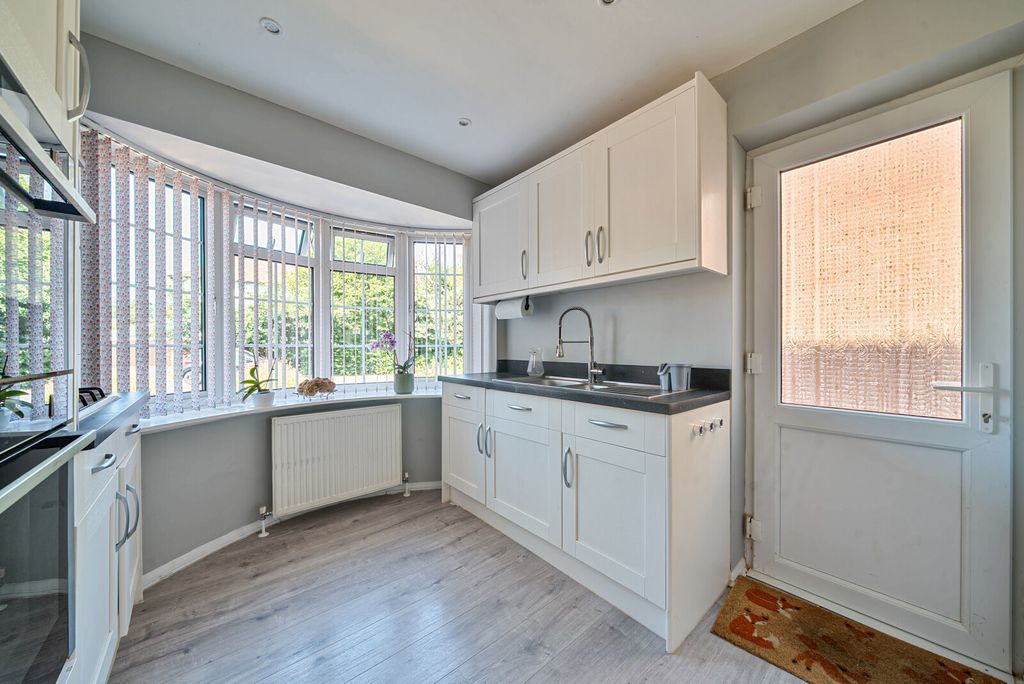 Property photo 3 of 28 1498500-22-6A69d6...