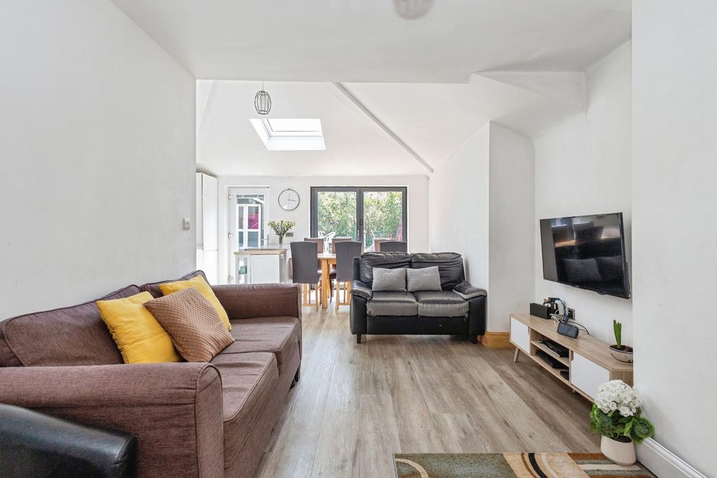 Property photo 3 of 26 Pbox-Img.Jpg