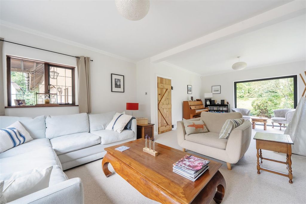 Property photo 2 of 19 Drawing Room 1 Aspect.Jpg
