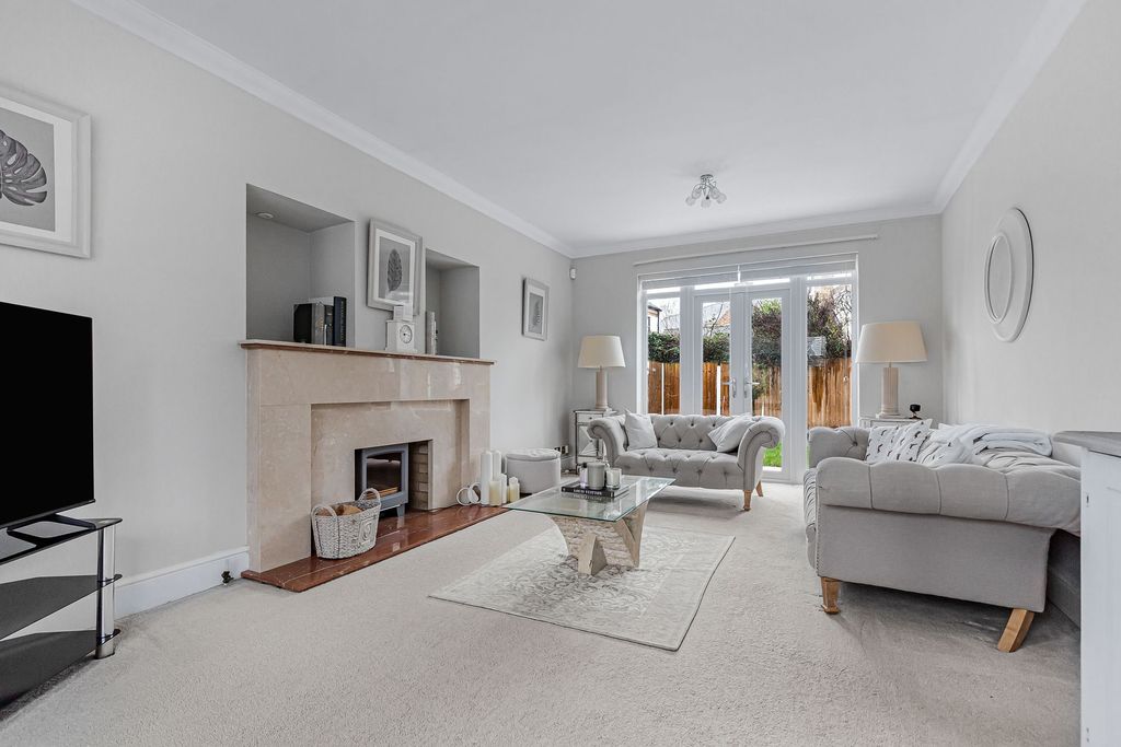 Property photo 2 of 32