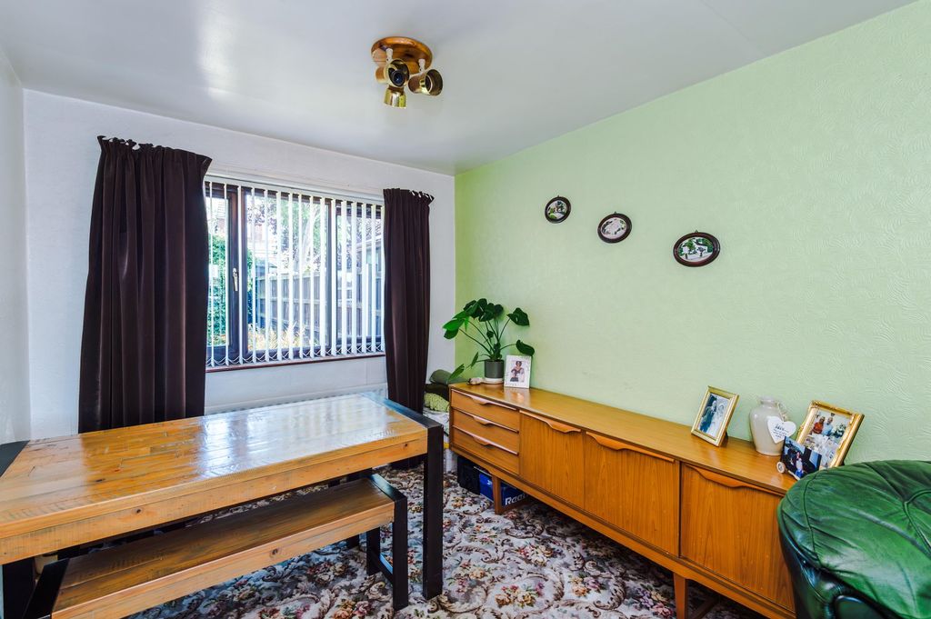 Property photo 3 of 27
