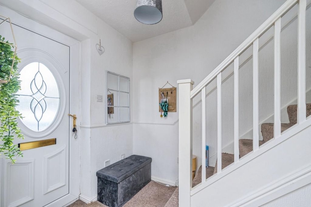 Property photo 3 of 20 14Dykeroad-20.Jpg