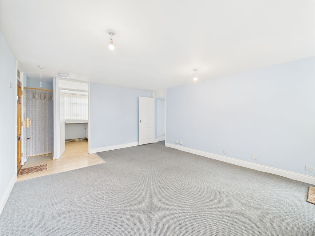 Property photo 3 of 13 Cam01791G0-Pr0185-Still001