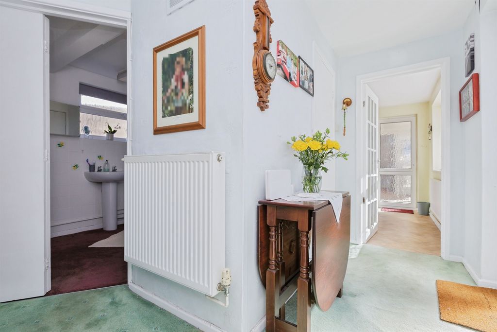 Property photo 3 of 17 Entrance Hall