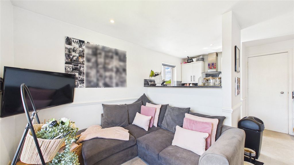 Property photo 3 of 12 Picture 3