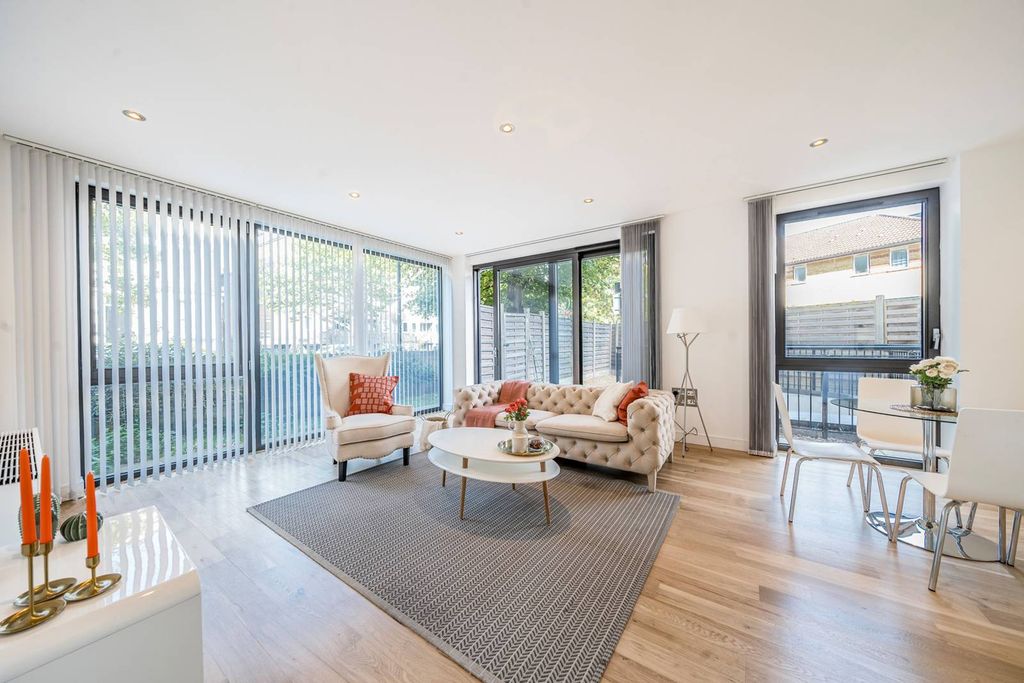 Property photo 2 of 14